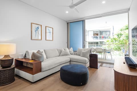 Riverside 2BR Apt w Study Desk & Parking