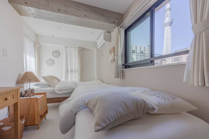 スカイツリービュー/独立した3ベッドルームアパートメント/押上駅から徒歩7分/災害対策物資常備の宿 gallery image 2