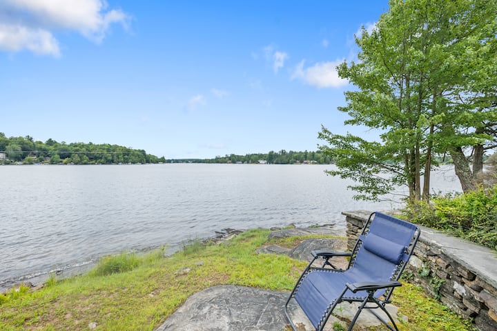Ador Lago Waterfront Mansion - Bethel, NY