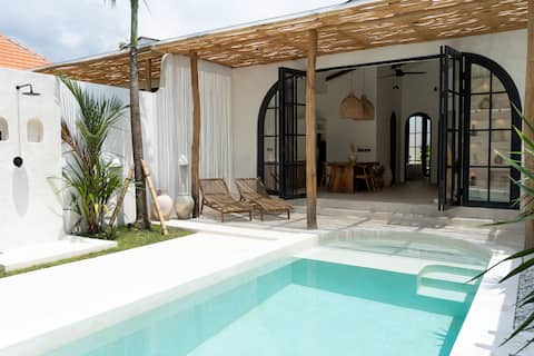 Casa Maya - 2BR private pool Villa in Kedungu