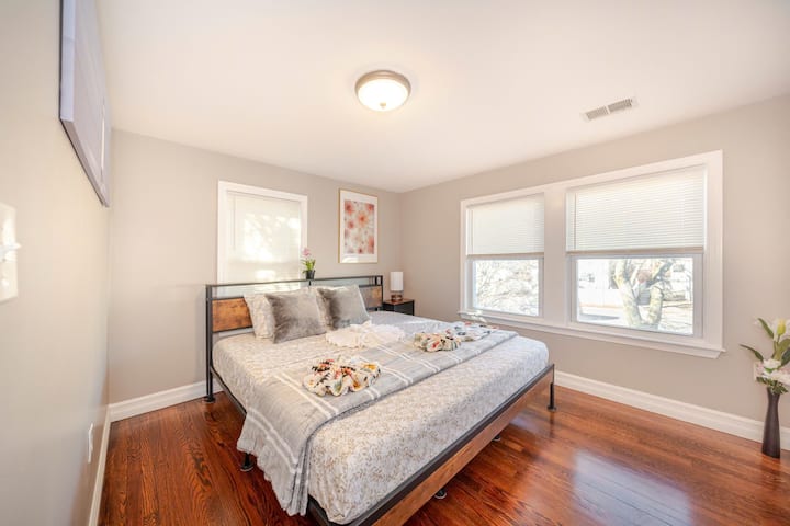Coastal 1br Apt W/parking & Balcony Near Mbta 74r - Quincy, MA