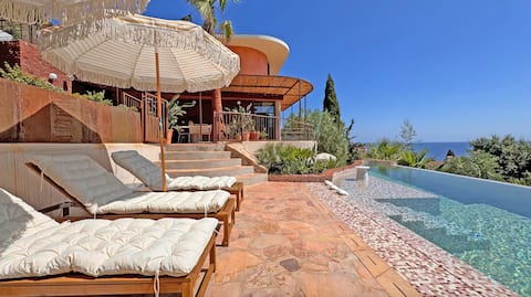 Architectural villa, pool and 180° sea view