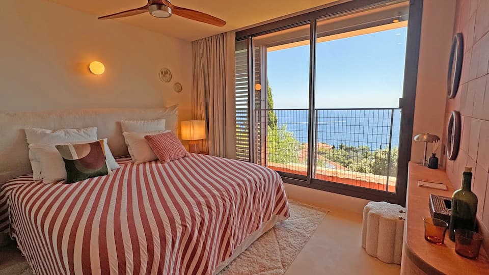Villa SOMA above the bay at Théoule, Théoule-sur-Mer, Provence-Alpes-Côte d'Azur, France, photo 8 of 10