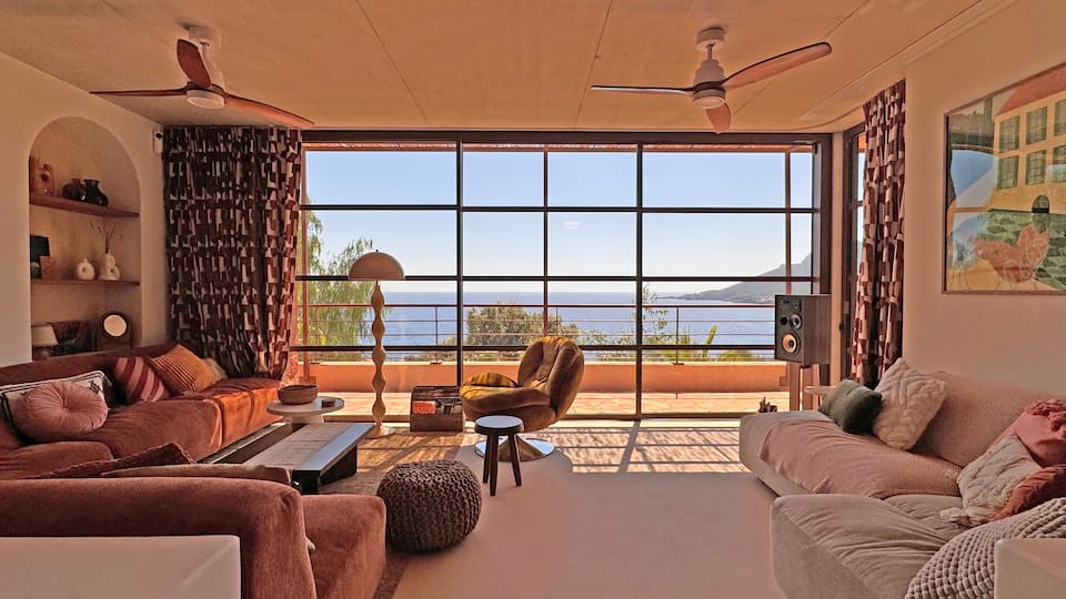 Villa SOMA above the bay at Théoule, Théoule-sur-Mer, Provence-Alpes-Côte d'Azur, France, photo 3 of 10