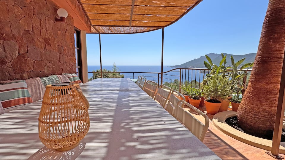 Villa SOMA above the bay at Théoule, Théoule-sur-Mer, Provence-Alpes-Côte d'Azur, France, photo 7 of 10