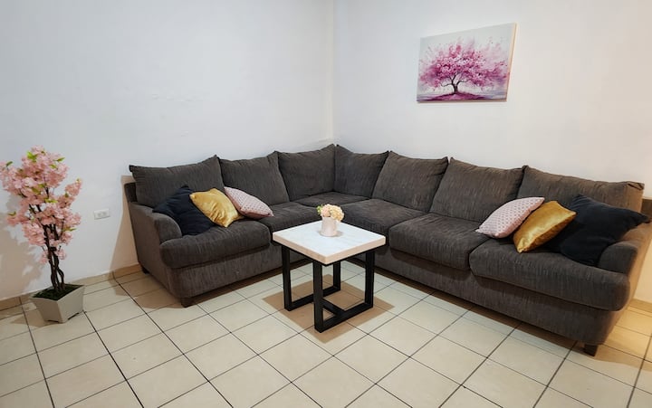 Casa Muy Amplia Y Comoda Con Excelente Ubicacion - Hermosillo
