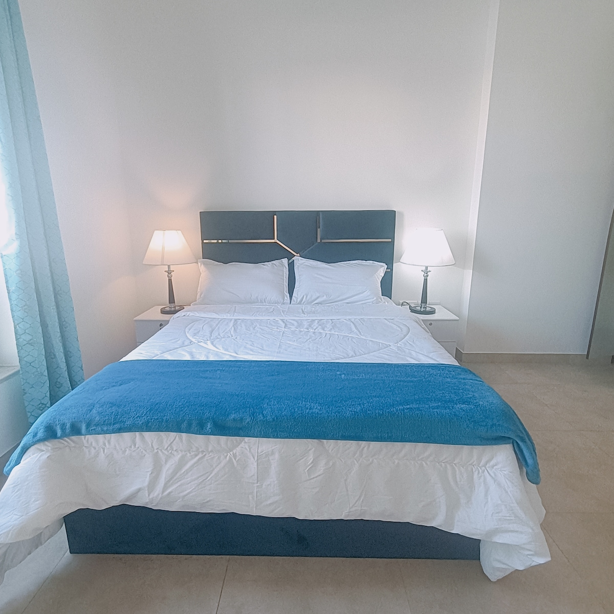 Popular Airbnb listing: 3017 Queen Close to Metro + Parking Extra payment in Al Mamzar