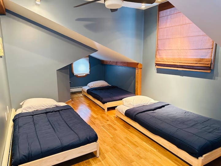 Bedroom 4 - Four single beds