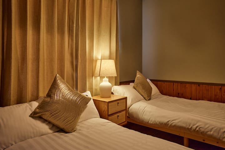 2 krevate 200✕ cm 100 cm