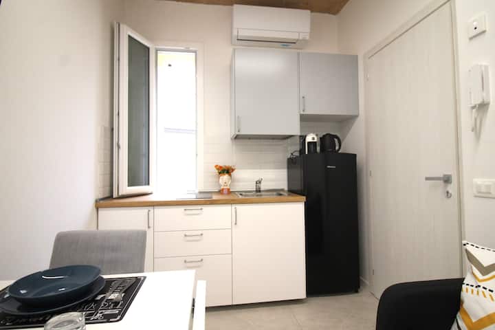 *Amber Suite*a Few Steps From The Center & Parking - Módena