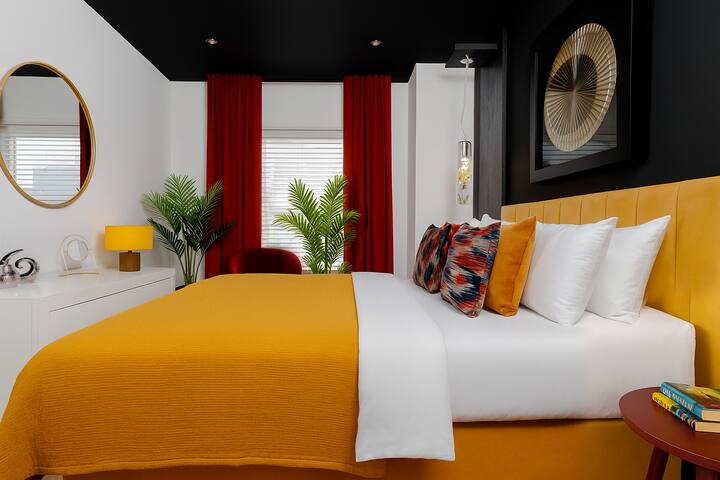 Oxford St FAM HOME: City Pulse Meets Chill Vibes! gallery image 4