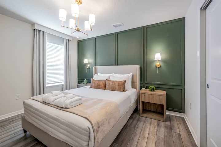 Upstairs Queen Bedroom