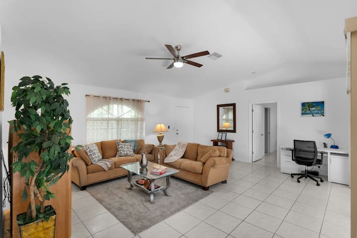 Lovely Pool House In Cape Coral! - Cape Coral, FL