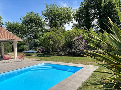Quiet villa for 6/8 people with pool