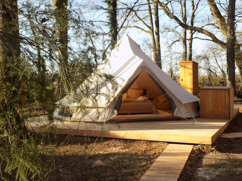 Luxury tent with lake view and private Jacuzzi