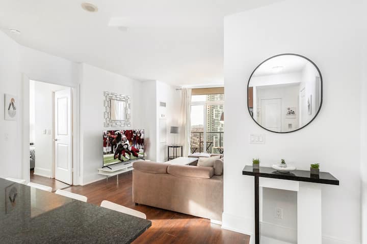 Luxurious 2br/2bath Condo- Steps From Square One - Mississauga