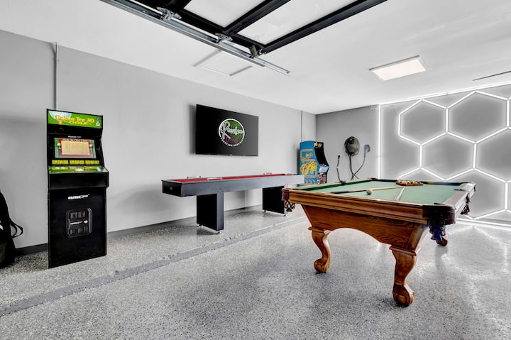 Pickleball, Game Room, Spa & Pool near Old Town