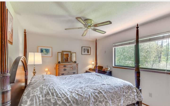 Spálňa s manželskou posteľou Queen 3