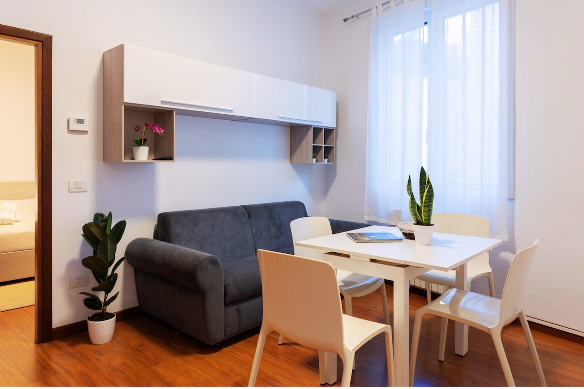 غرفة معيشة مريحة مع تلفزيون + نيتفليكس، مثالية للاسترخاء أو العمل / غرفة معيشة مريحة مع تلفزيون + نيتفليكس، مثالية للاسترخاء أو العمل