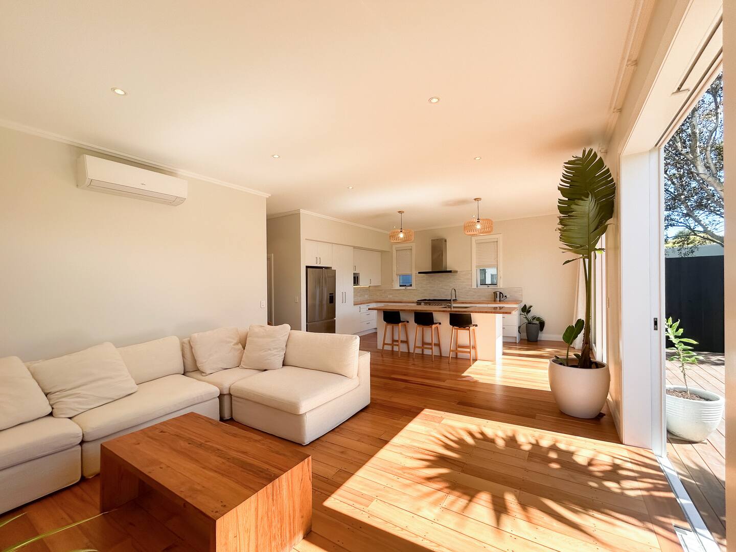 Charming Cottage In Petone 4