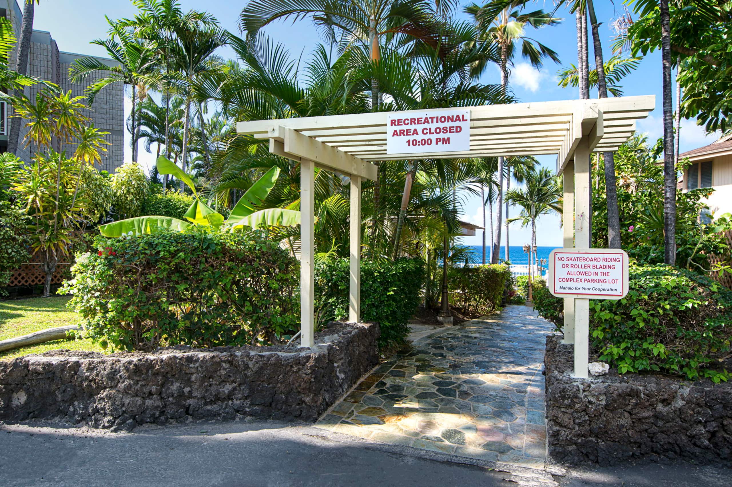Condo in Kailua-Kona · ★4.98 · 2 bedrooms · 3 beds · 1 private bath - Image 29