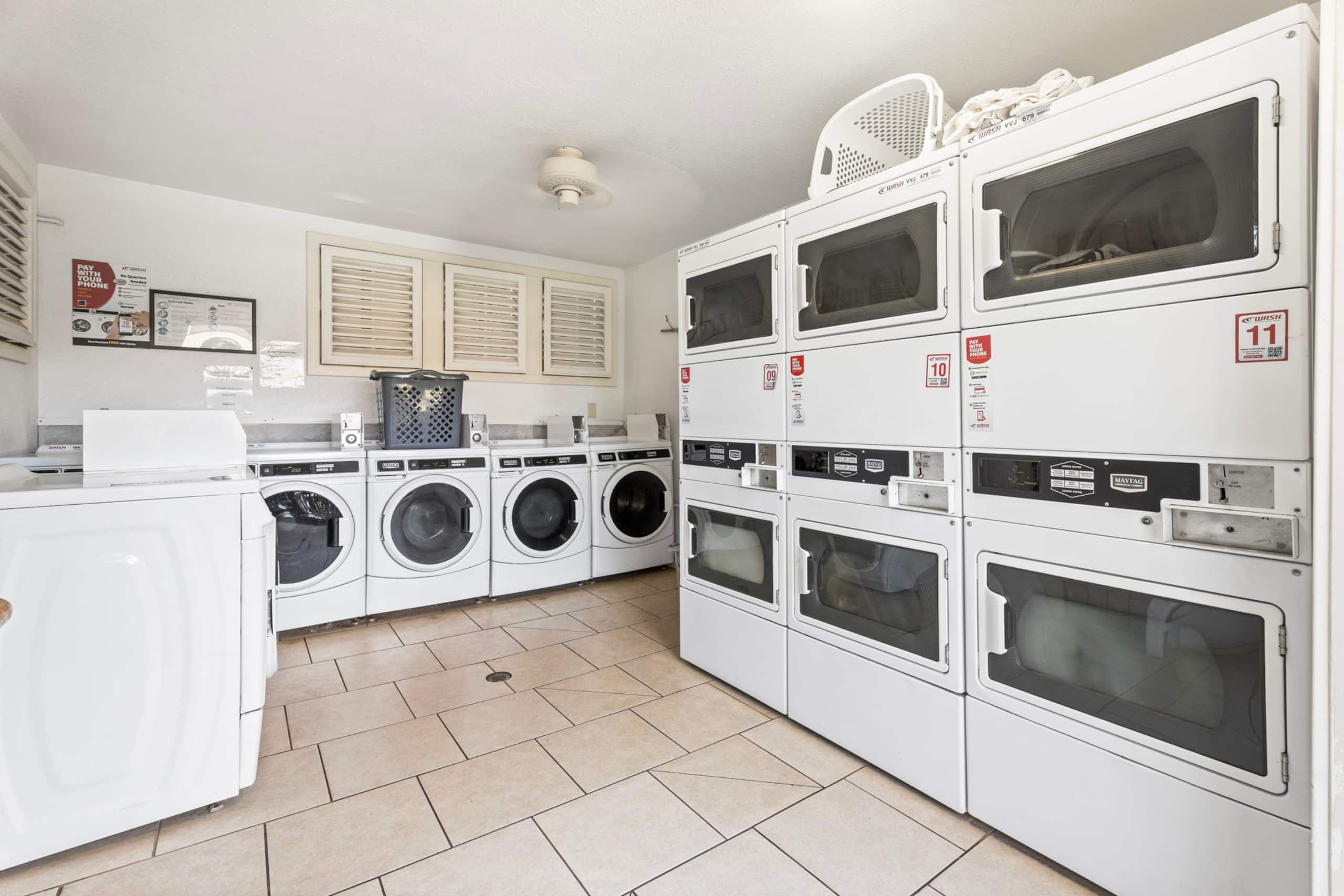 Condo in Kailua-Kona · ★4.98 · 2 bedrooms · 3 beds · 1 private bath - Image 21