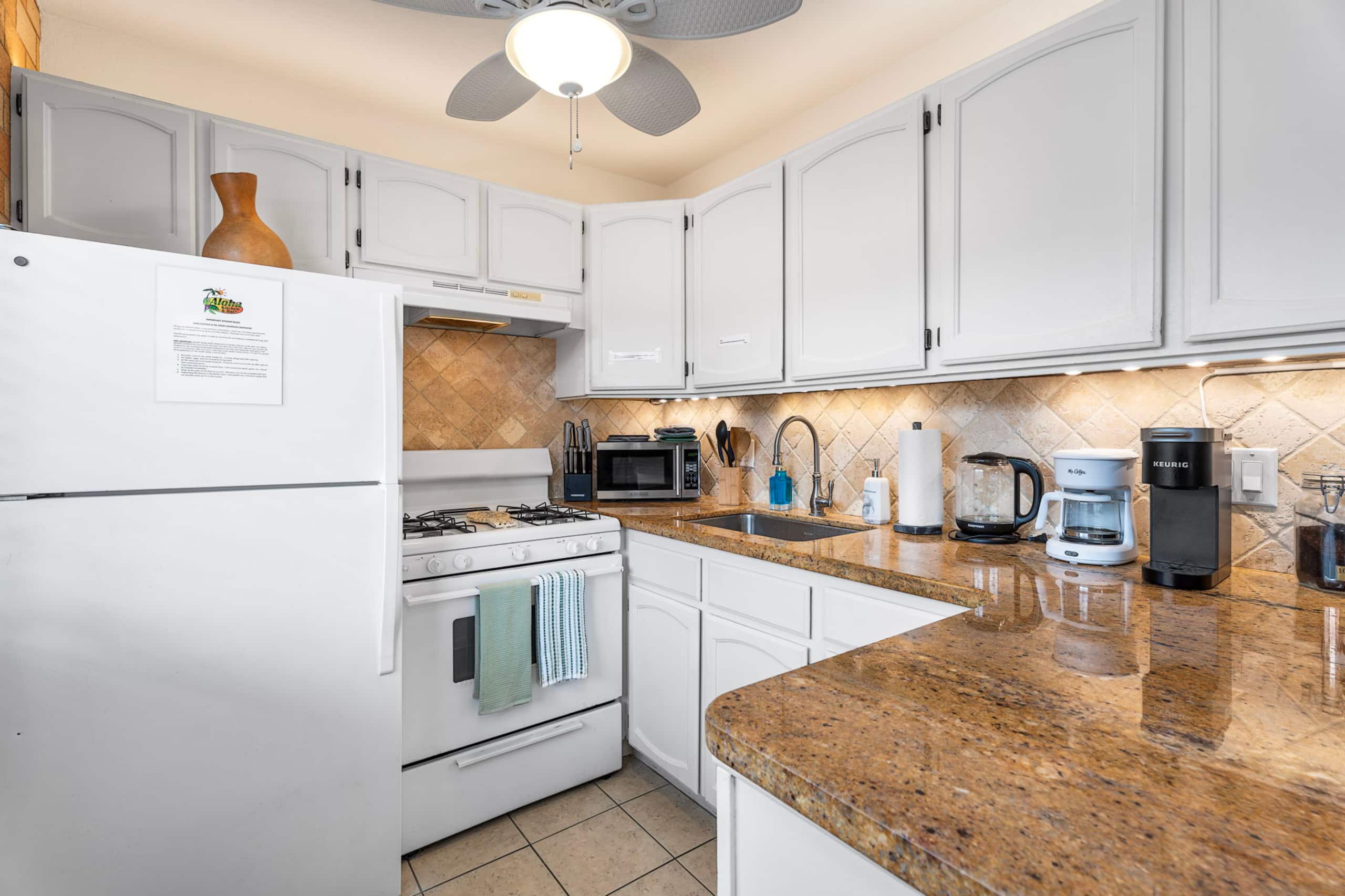 Condo in Kailua-Kona · ★4.98 · 2 bedrooms · 3 beds · 1 private bath - Image 9