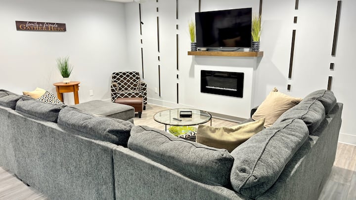 Modern Townhouse Near Stone Mountain. Sleeps 10. - Snellville, GA