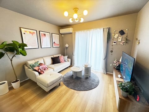 Newly built single-family home for rent / 3 bedrooms / up to 9 people / parking for 2 cars / family-