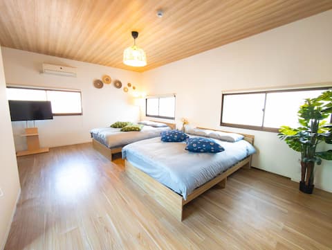 3 minutes to Dotonbori and very close to Shinsaibashi! 3 floors for rent! Maximum 14 people | With j