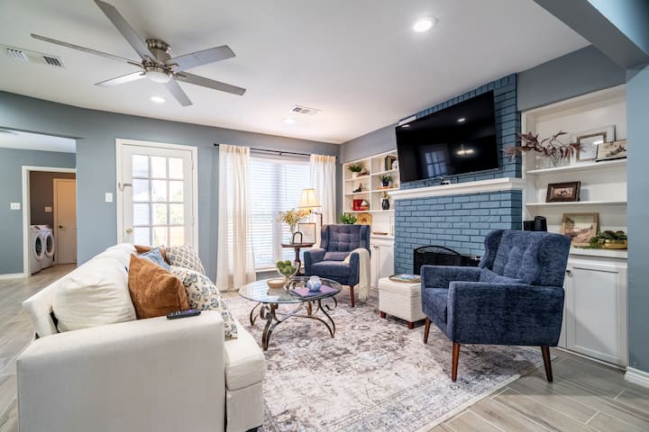Dive Into Fun: Pool House With Grill + Game Room - Richardson, TX