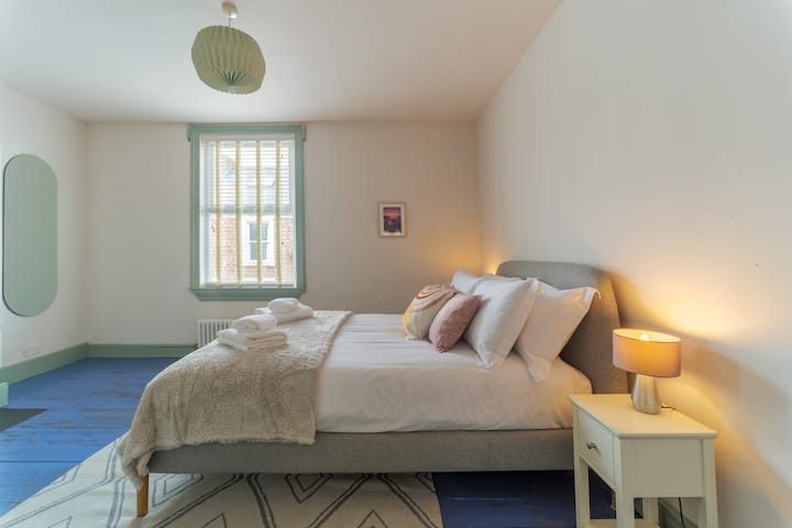 At the front of the house, spacious, with super comfy King Size bed, bedside tables and lamps, built in wardrobe, hairdryer, ironing board and iron, full length mirror and luggage stand.