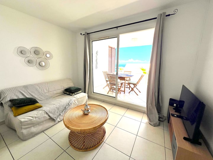 Всекидневна, разтегателен диван 160 x 190, телевизор, Wi - Fi