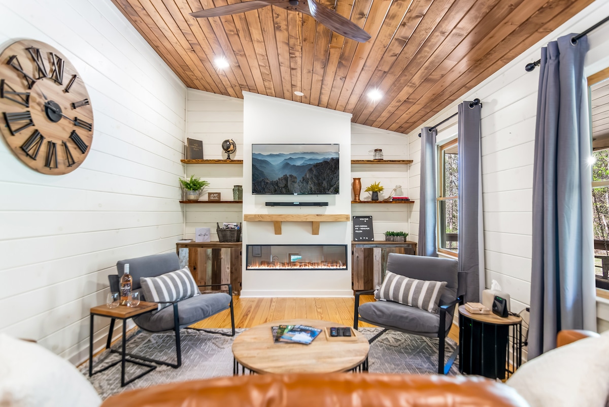 Successful Airbnb property: Huge yard | Pool Table | Hot Tub in Ellijay