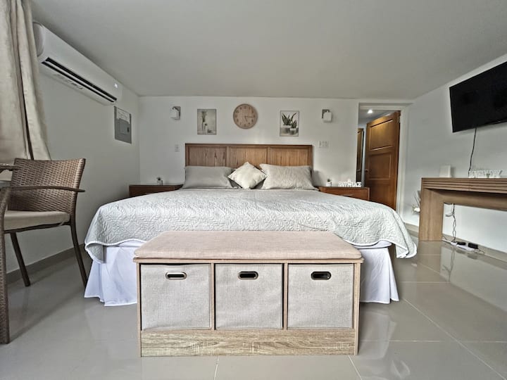 Bračni krevet (širine 150 – 179 cm) može se na zahtjev razdvojiti u dva odvojena kreveta!