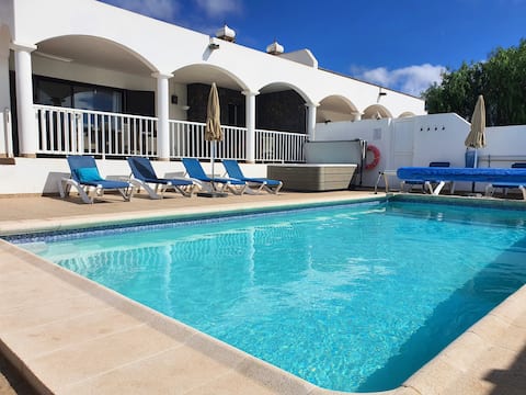 Villa Alberto 3 Bedroom HeatedPool Jacuzzi SeaView