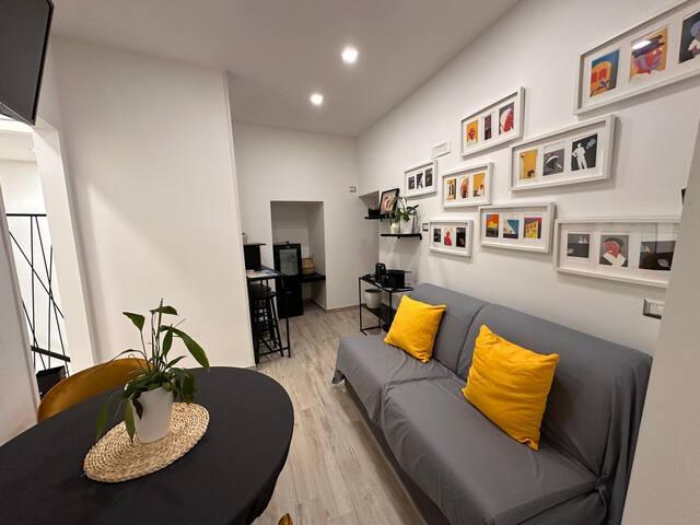 NapArt Central Apartment in Naples – My Place gallery image 2