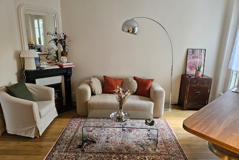 Top Airbnb: Welcome to the Cozy-B ! in Paris 11e Arrondissement