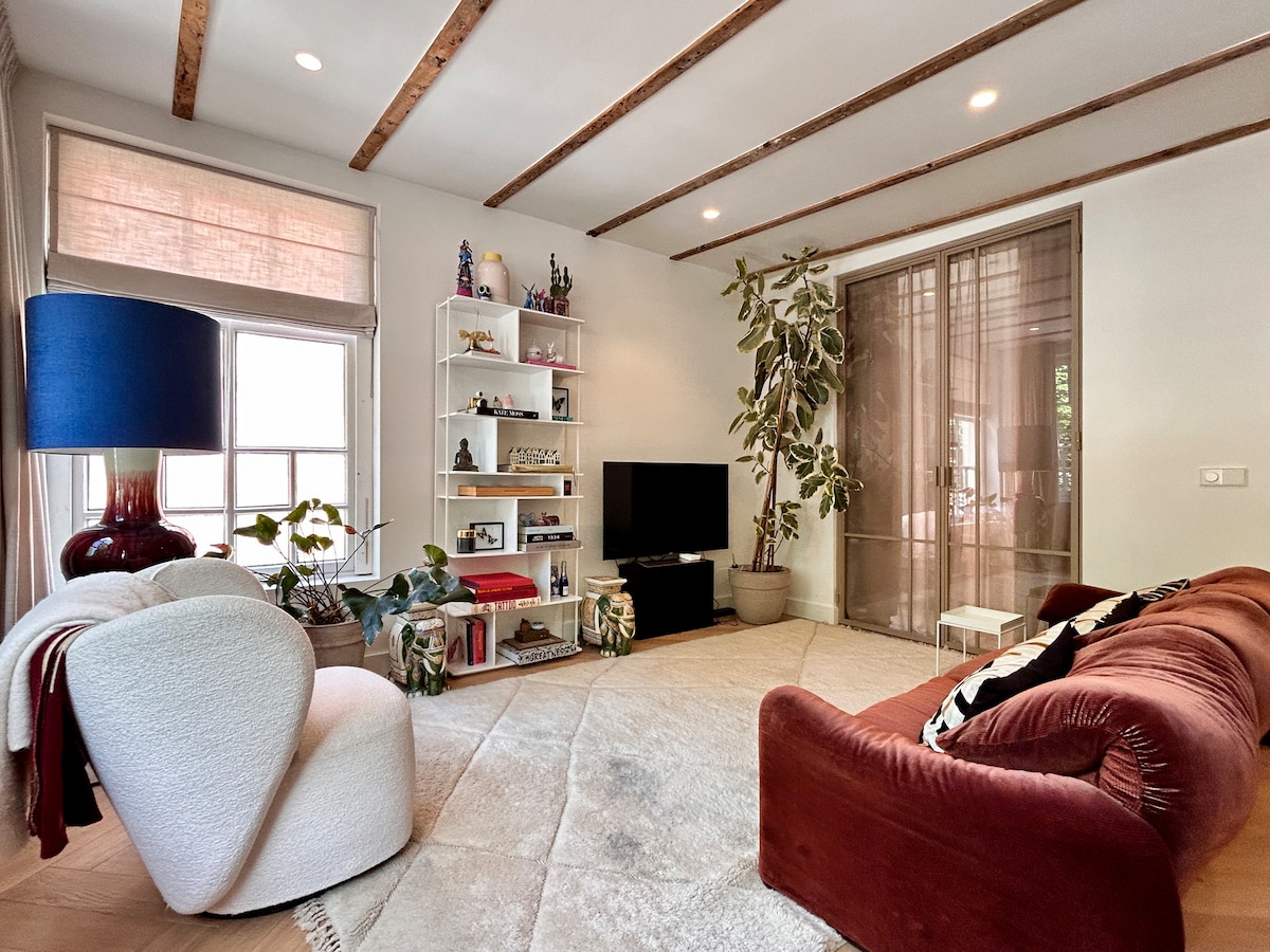 Successful Airbnb property: Newly Renovated & Luxurious 3BR AP @ Jordaan in Elandsgrachtbuurt