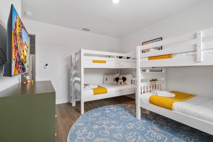 The youngest family members will love sleeping in the bunk bedroom where their favorite Disney friend, Mickey Mouse, awaits them.