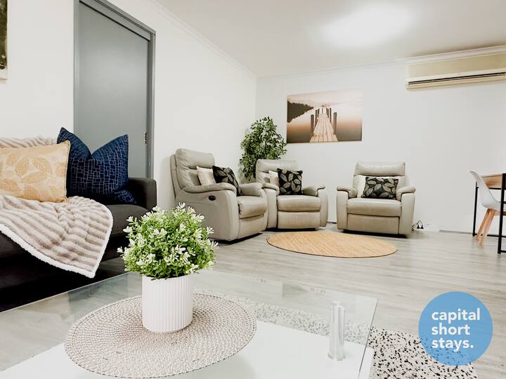 King Bed | Petfriendly | Enclosed Yard | Nearshops - Canberra