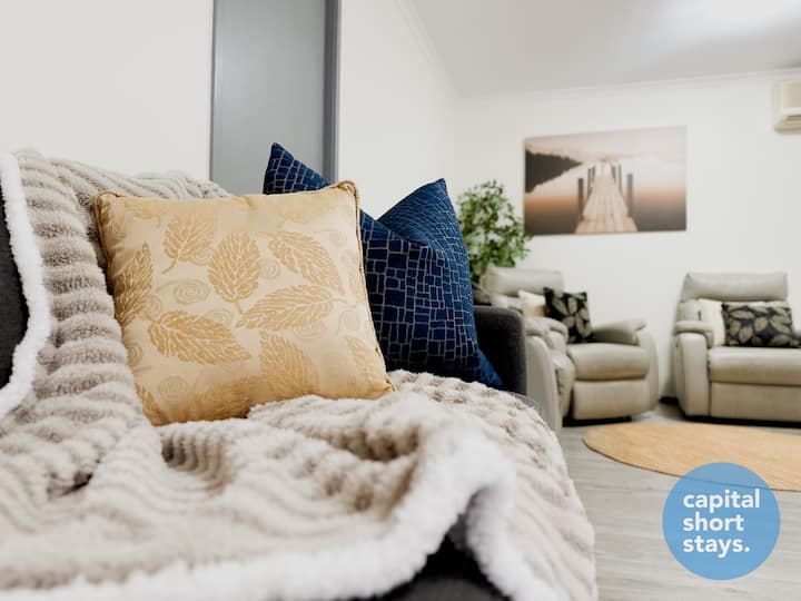 King Bed | Petfriendly | Enclosed Yard | Nearshops - Canberra