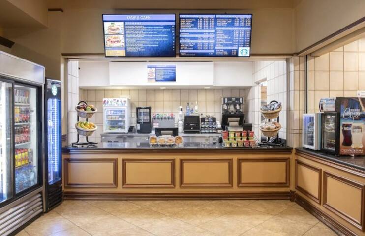 Luxury 2BR 2Bath Resort – Pools & Strip Shuttle! gallery image 4