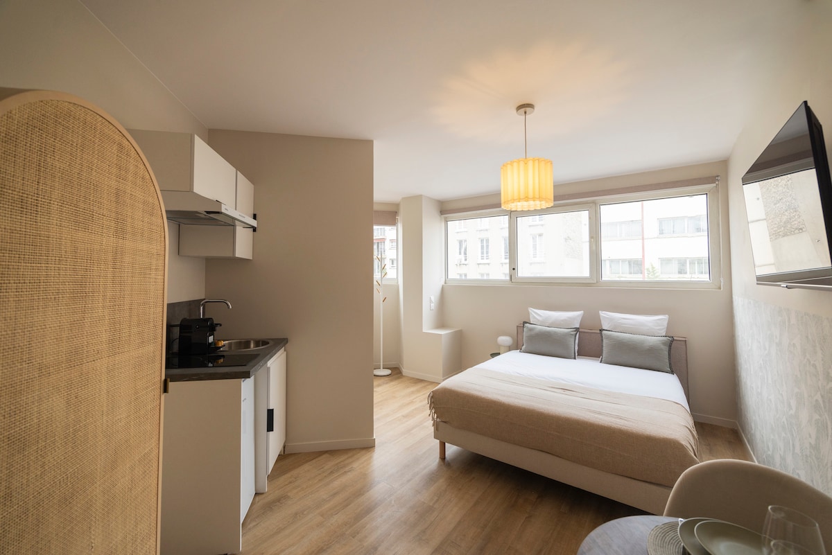 Popular Airbnb listing: Quiet studio near Paris 19 - V in Le Pré Saint Gervais