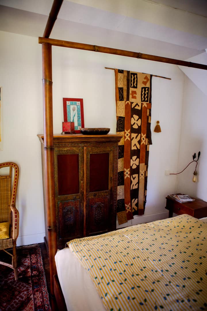 חדר שינה עם מיטה זוגית ומרפסת!