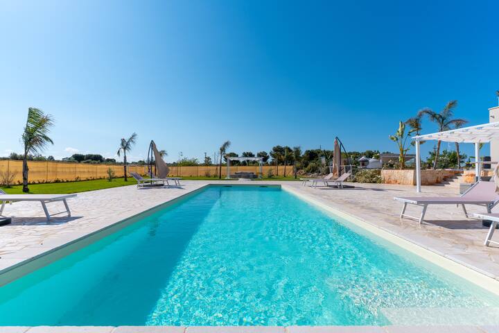 Villa Red Wind by BarbarHouse gallery image 2