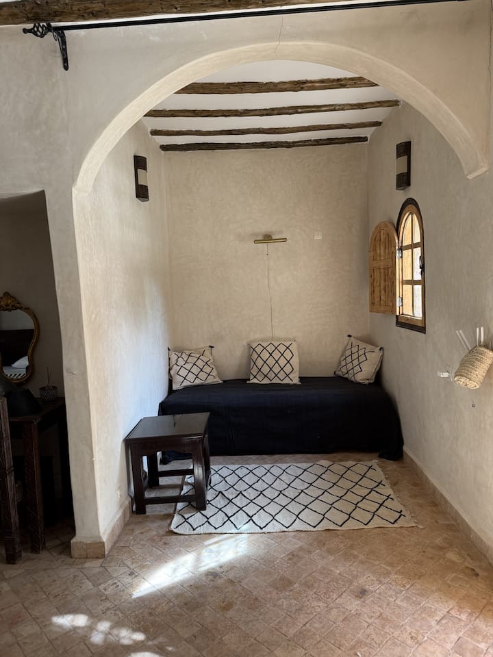 Petit salon de la chambre Tahoua

Дополнителен дневен простор покрај главниот апартман