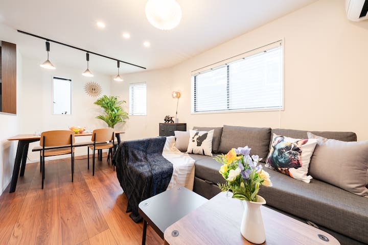 新宿5分/渋谷・原宿10分/六本木15分/70㎡/3LDK/観光地へのアクセス良好！/送迎可能