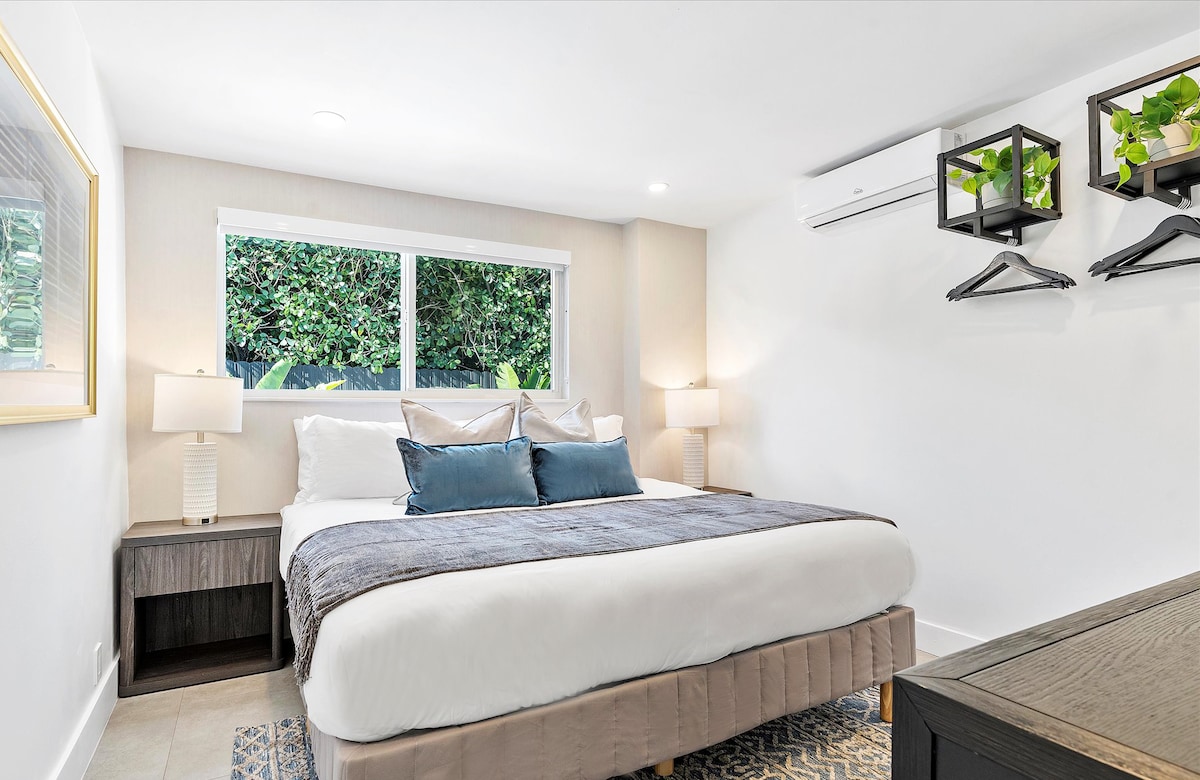 Кровать размера King size.