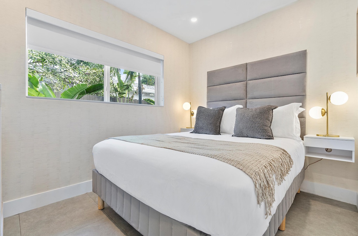 Двуспальная кровать размера Queen size